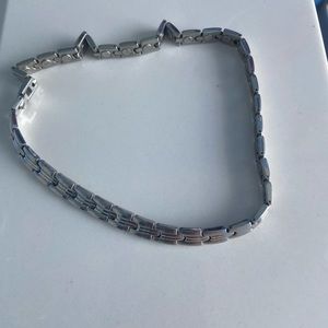 Magnetic migraine necklace